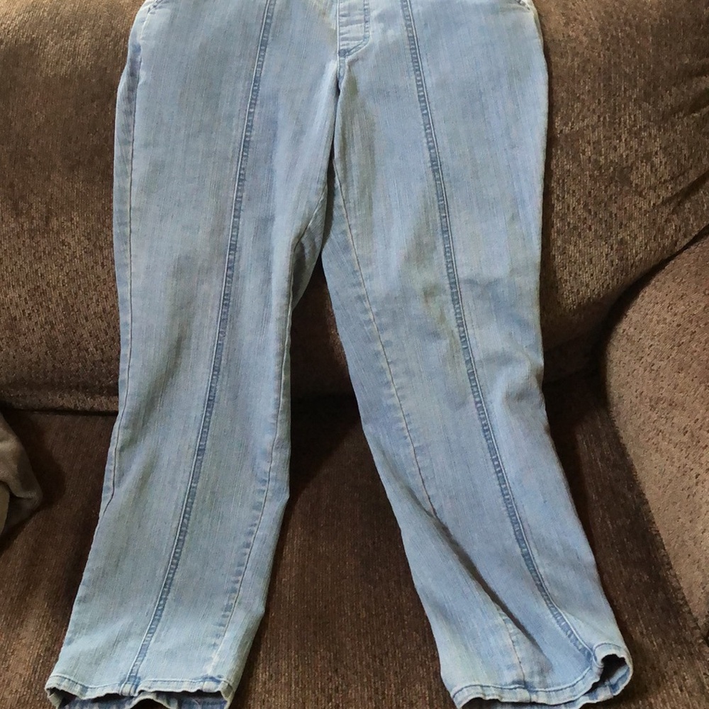 8 PETITE - Picture 2 of 5